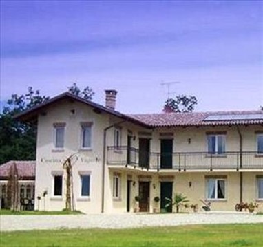 Cascina Vignole Farmhouse Montafia