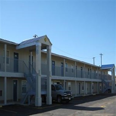 Red Carpet Inn & Suites Columbus (Texas)