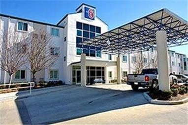 Motel 6 New Orleans - Service Road