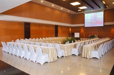 Clarion Hotel & Convention