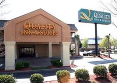 Quality Inn & Suites Six Flags Austell