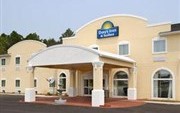 Days Inn & Suites Swainsboro