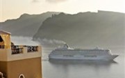 Art Maisons Luxury Santorini Hotels: Aspaki & Oia Castle