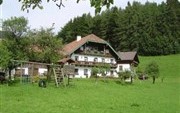 Wohlfuhlbauernhof Bambichlgut Farmhouse Fuschl am See