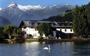 Junges Hotel am See