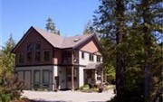 Cobble Wood Guesthouse and Bird Sanctuary House & Suites