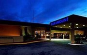 Paramount Plaza Hotel & Suites