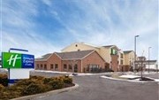 Holiday Inn Express & Suites Cleveland - Streetsbro