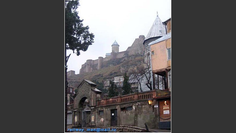 Тбилиси. Вид из города на крепость Нарикала