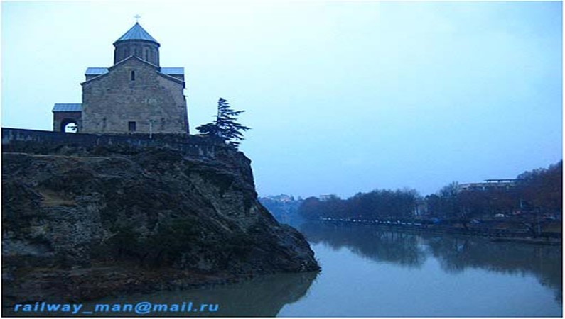 Тбилиси. Уже 8 веков величаво стоит на Курой храм Метехи