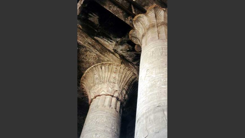 Колонны храма Гора в Эдфу