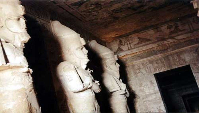 Абу-Симбел - внутри храма