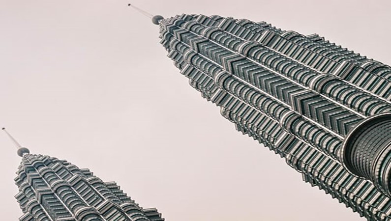 Малайзия. Куала Лумпур. Башни-близнецы Петронас – самые высокие в мире (452 метра).