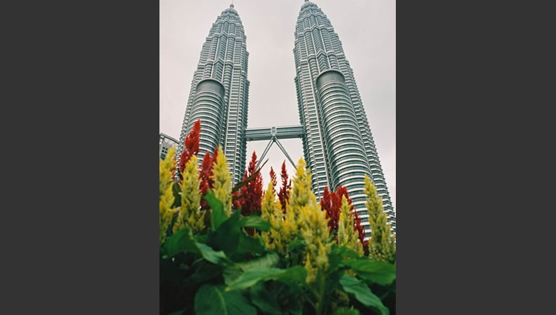 Малайзия. Куала Лумпур. Башни-близнецы нефтяной компании Petronas – самые высокие в мире (452 метра).