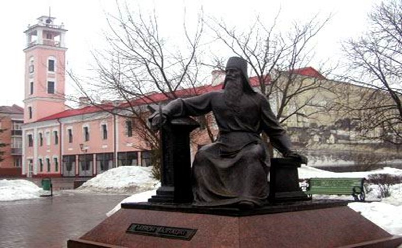 памятник Симеону Полоцкому у пожарной каланчи