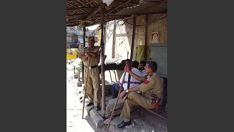 «Полицеский с дубинкой» - фото к рассказу «Индия - путешествие провинциалов - Дели»