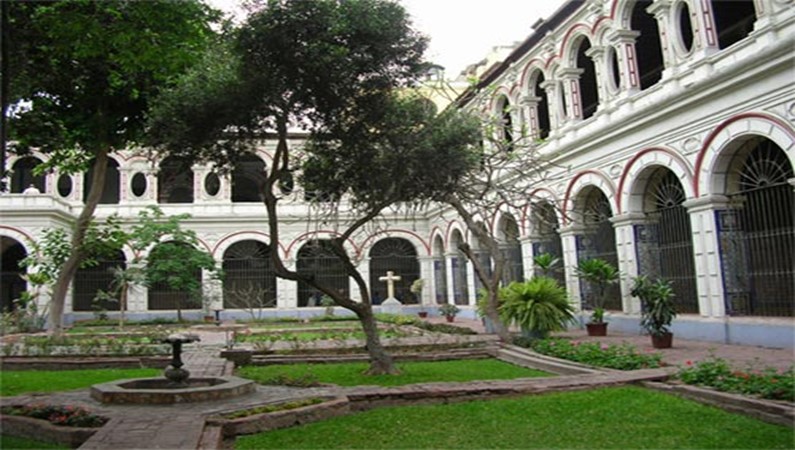 Города. Монастырь в Лиме
