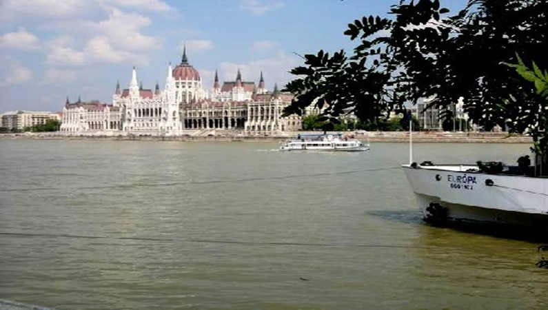 Парламент Венгрии.