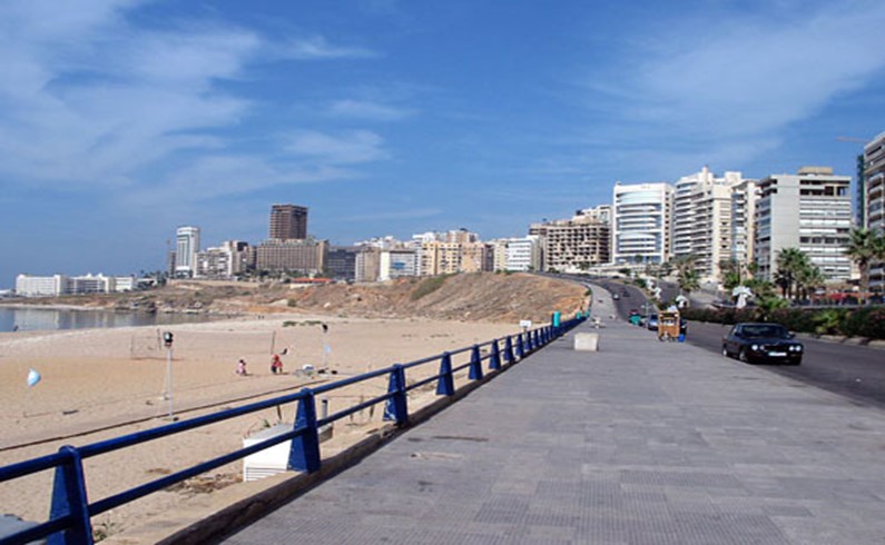 пляжи Бейрута. Всегда чистые. Всегда пустые. В то время как напротив Ливана - на Кипре - люди платят безумные деньги за отдых :)