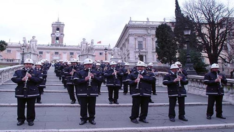 В один из дней, когда мы были в Риме, там проходил Всеримский Марафон. Тысячи людей бежали марафонскую дистанцию, и по всему городу играла музыка.