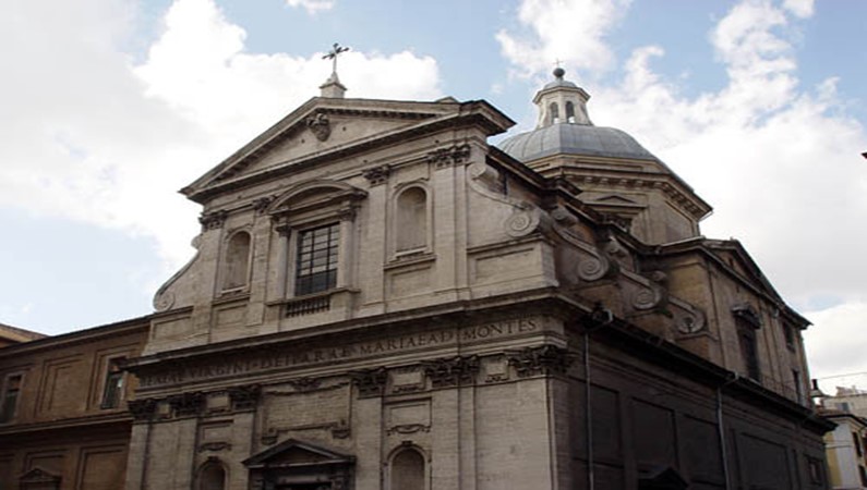 Один из многочисленных соборов Рима.