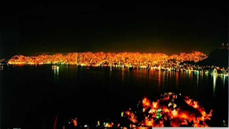 Акапулько ночью.