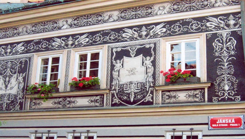 Дом на одной из тихих улочек в центре Праги.