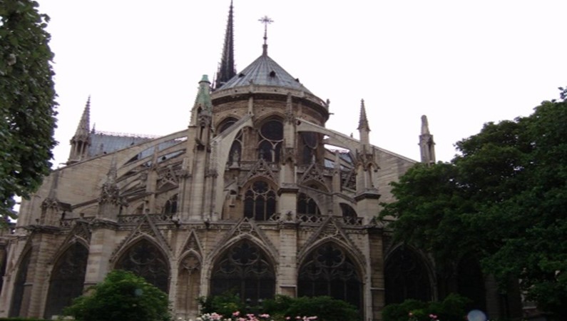 Вид на Собор Парижской богоматери (сзади)