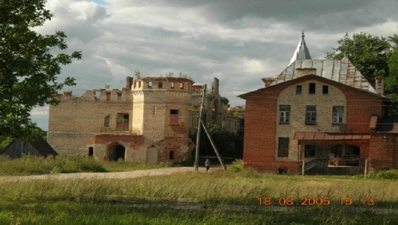 Хозяйственные постройки в Муромцево