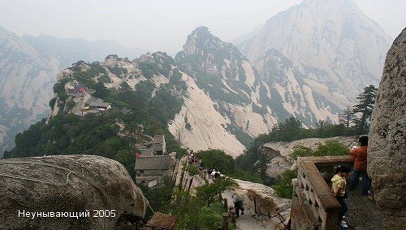Горы Хуашань близ Сианя, Китай. Кряж «Ребро Зеленого Дракона»