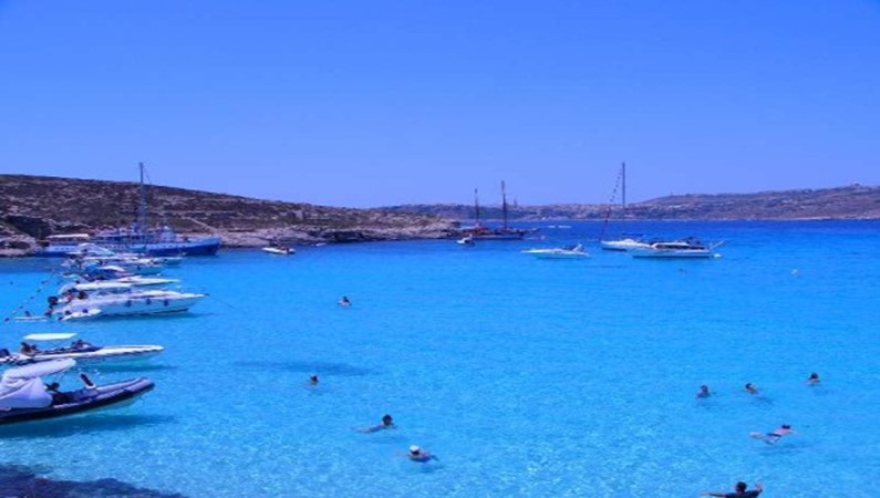 Голубая лагуна на одном из островов Мальты. 