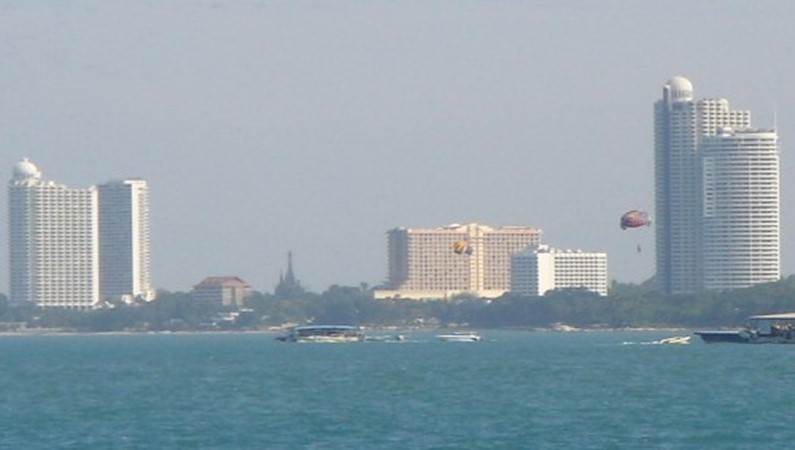 Отель Лнг бич В центре кремового цвета