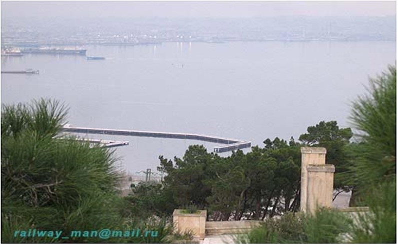Баку. Вид с Нагорного парка на Бакинскую бухту Каспийского моря