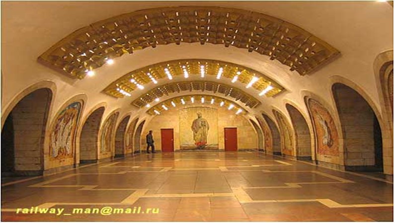 Баку. Красивейшая станция метро «Низами» (открыта в 1979 году) с мозаичными панно на тему его поэм, в торце мозаика с изображением самого Низами Гянжеви