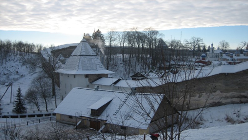 Псково-Печерский монастырь.Под облачным покровом.
