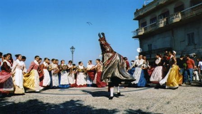 Народные калабрийские танцы в Тропеа, Калабрия