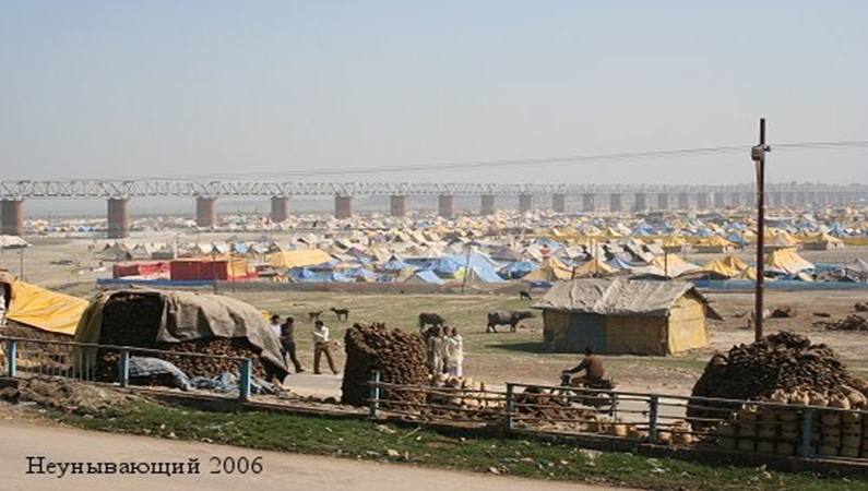 Аллахабад. Палаточный городок пилигримов на берегах Ганга во время Маг-Мела