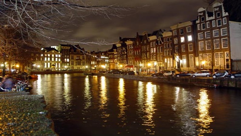 Красота - это Амстердам ночью. ) И вообще города ночью - красиво.