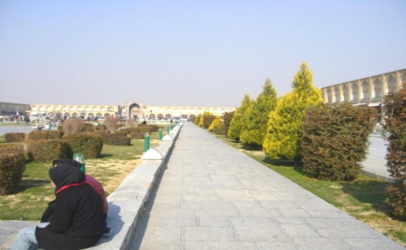 Площадь Имама Хомейни - вторая в мире по размеру.