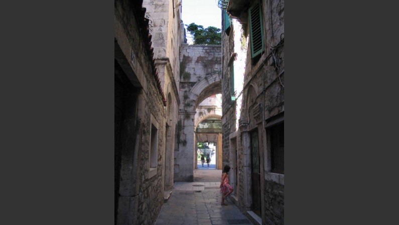 Сплит. Дворец Диоклетиана органично сплелся с городскими улицами.