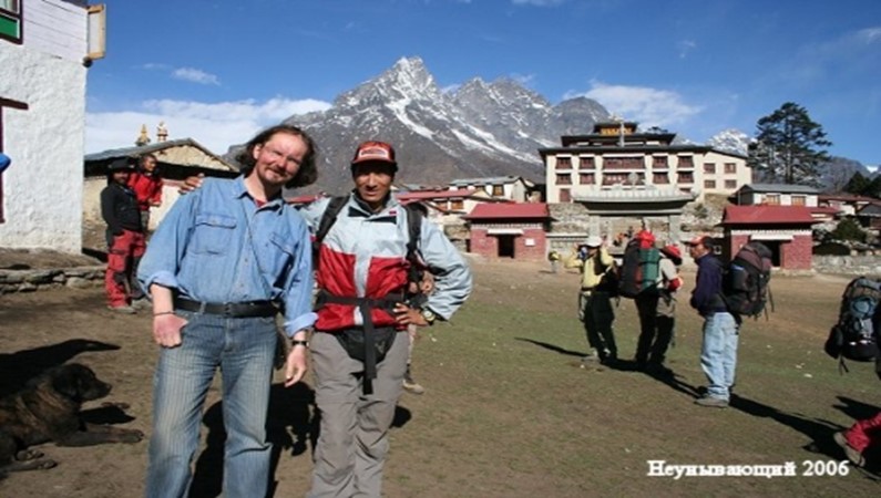 Неунывающий и покорители Эвереста в монастыре Тьянгбоче