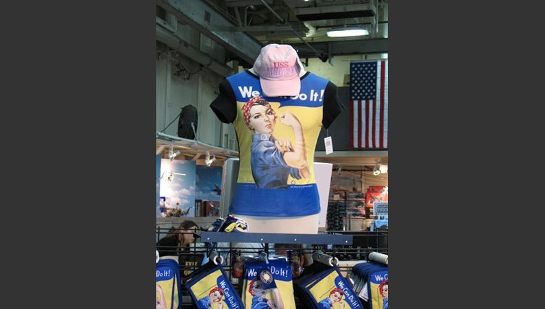 Вот такие футболки продаются на авианосце Midway в Сан-Диего.