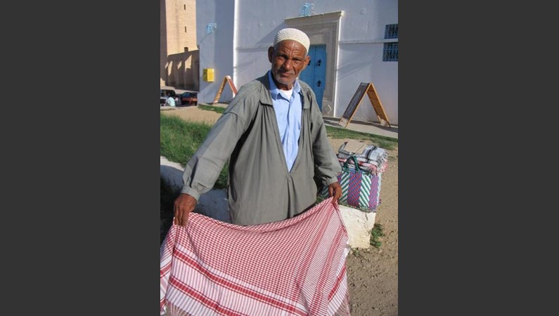 Торговец платками в Кайруане