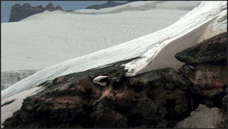 Ледник Б. Азау, вид с Бочек