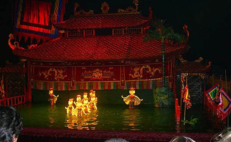 Театр кукол на воде.