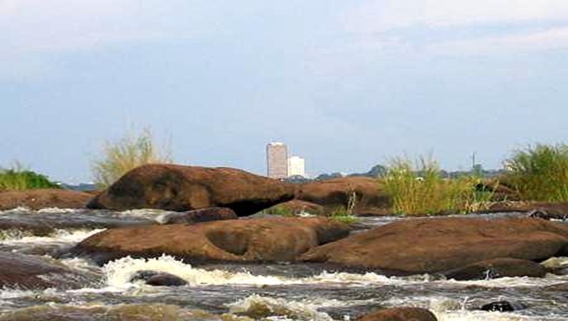 Киншаса с порогов реки Конго
