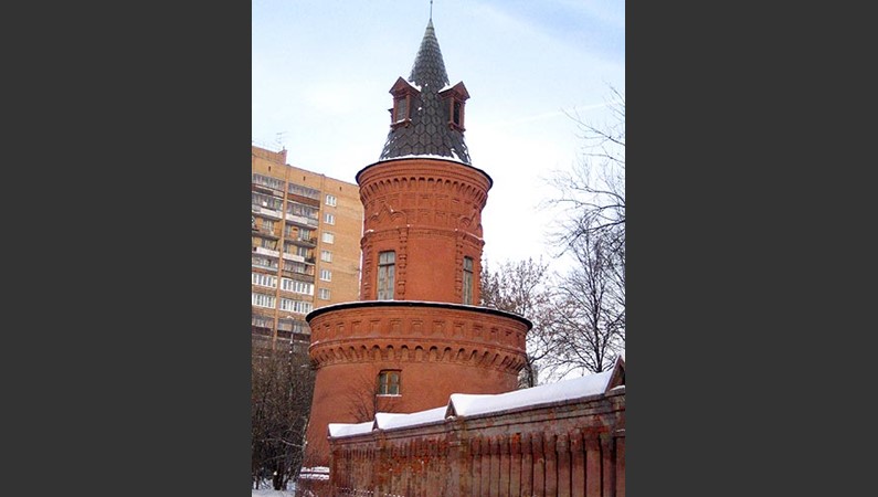 Башня ограды в усадьбе Покровское-Стрешнево