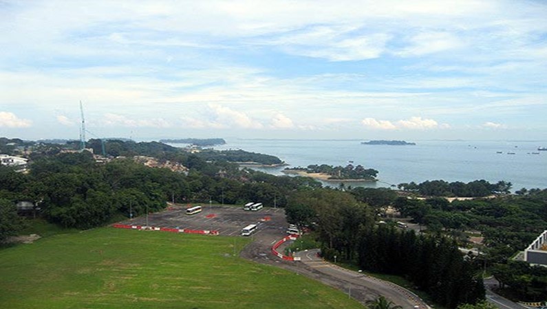 Вид со смотровой площадки на гавань Сингапура на Сентозе