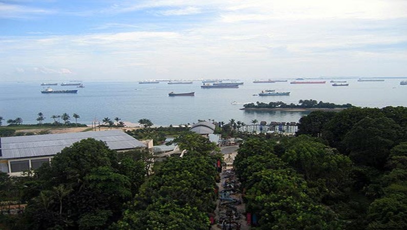 Вид со смотровой площадки на гавань Сингапура на Сентозе