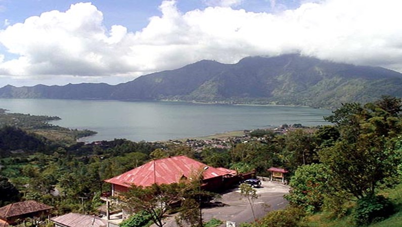 Озеро Батур находится в кратере древнего вулкана
